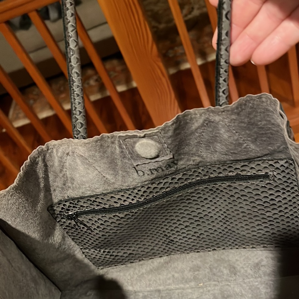 Classic Textured Tote Bag in Black - Picture 2 of 5